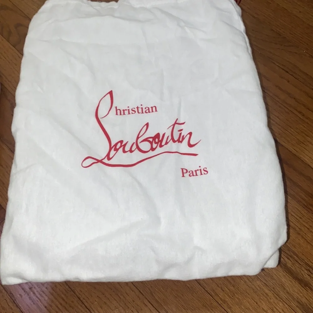 Christian Louboutin - Picture 2 of 2